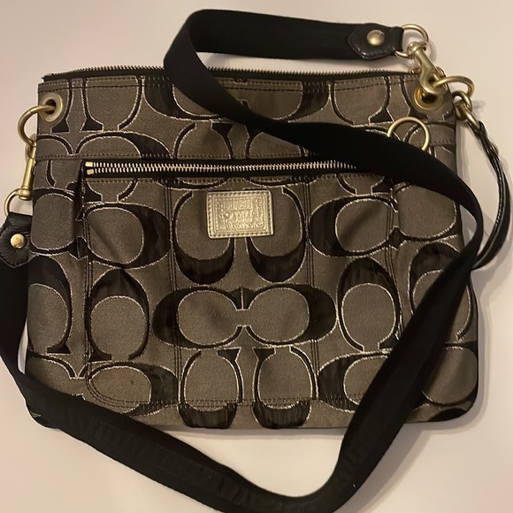 Authentic Coach signature Crossbody Messenger bag. Never used. bag. - Picture 6 of 6